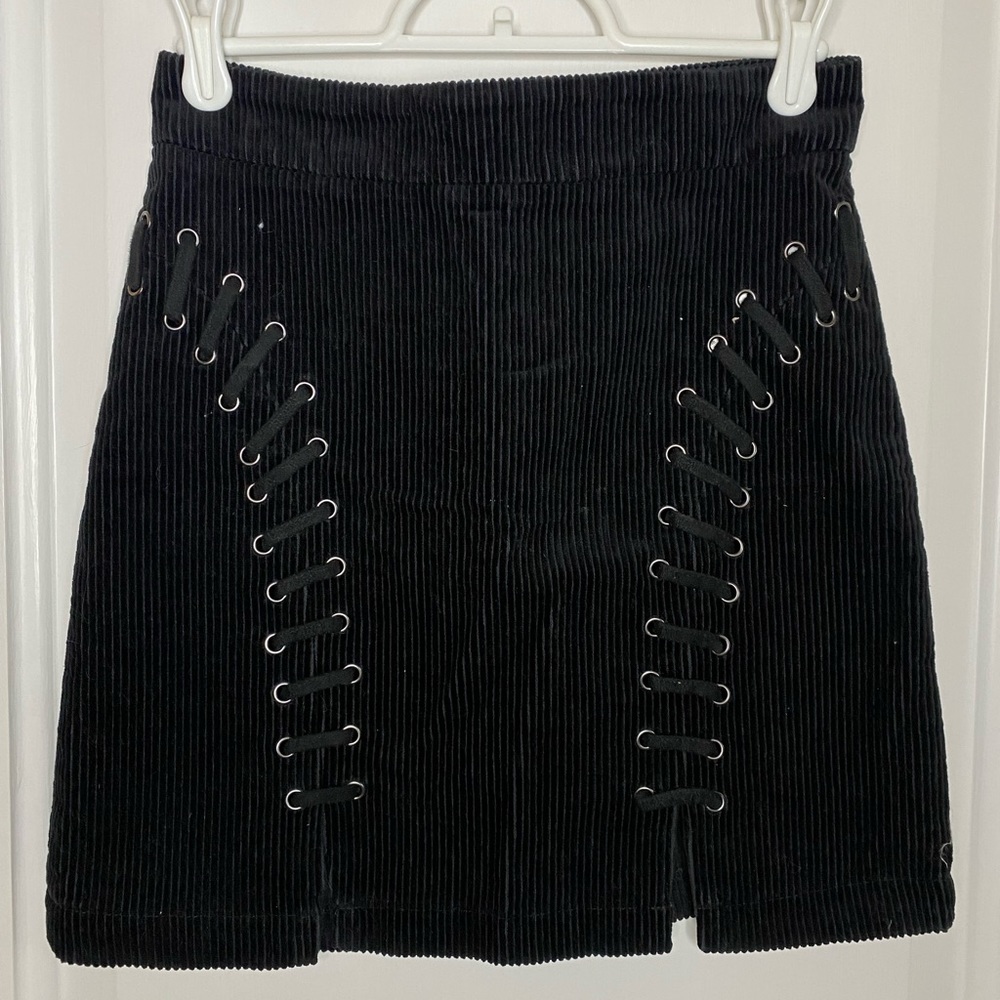 Such cute black night out skirt with little slits on both thighs!